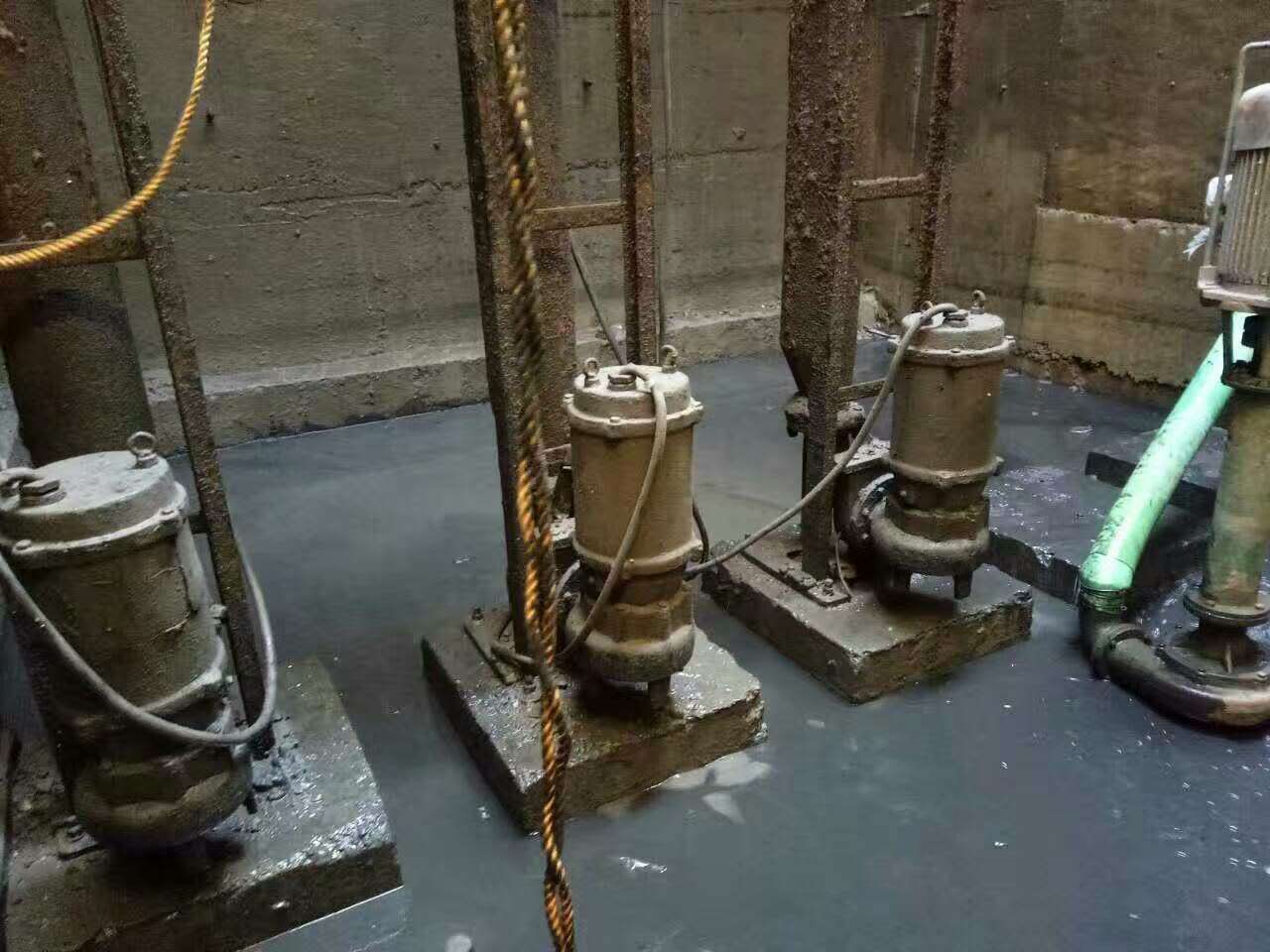 红星污水池清理